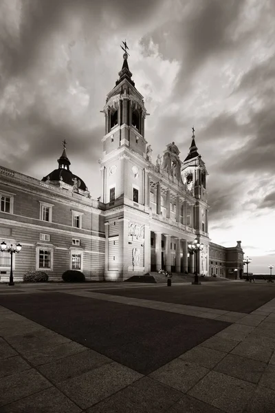 Katedralen Saint Mary Royal Almudena Natten Madrid Spanien — Stockfoto