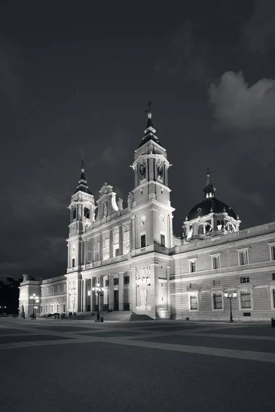 Aziz Mary Katedrali Almudena Krallığı Madrid Gece Vakti — Stok fotoğraf