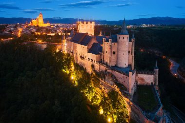 İspanya 'nın en ünlü hava manzarası Segovia' lı Alcazar..