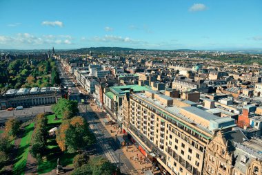Tarihi mimarisi olan Edinburgh şehrinin çatı manzarası. Birleşik Krallık.