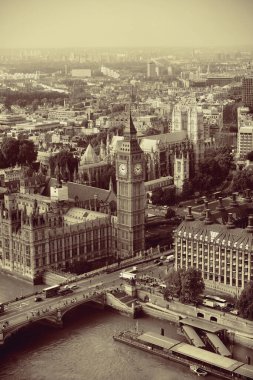 Londra Westminster çatısı manzaralı şehir mimarisi.