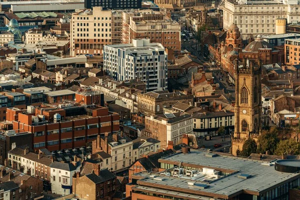 イギリスにあるイギリスの建物とリバプールのスカイライン屋上ビュー — ストック写真