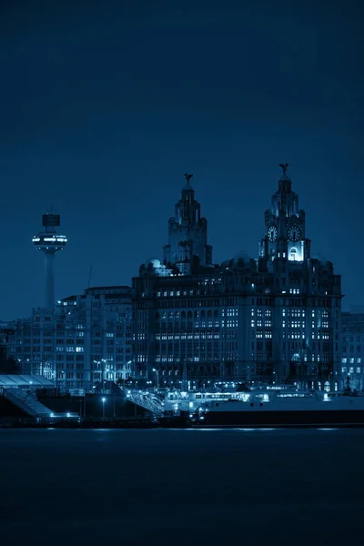 Liverpool Royal Liver Building Bei Nacht Mit Gebäuden England Großbritannien — Stockfoto