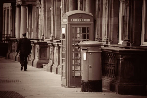 Edimburgo Calle Vista Con Cabina Teléfono Reino Unido —  Fotos de Stock