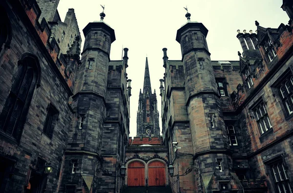 Historische Architektur Der Universität Edinburgh Nahaufnahme — Stockfoto