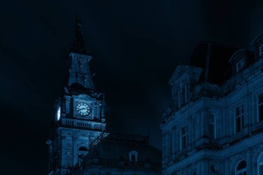İngiltere 'de binaları olan Liverpool şehir manzarası