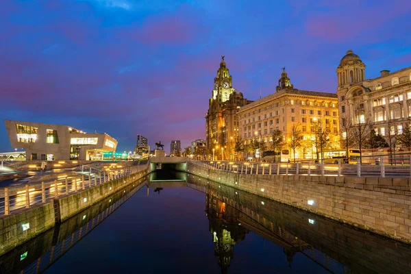 Ngiltere Deki Şehir Merkezinde Geceleyin Şehir Manzaralı Liverpool Tarihi Mimarisi — Stok fotoğraf