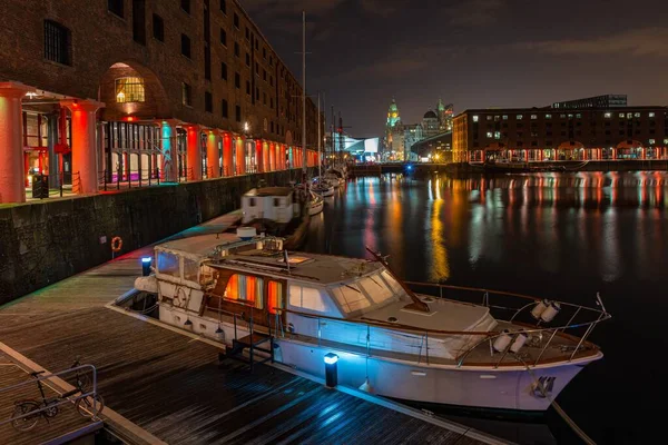 Royal Albert Dock Com Edifícios Históricos Inglaterra Reino Unido — Fotografia de Stock