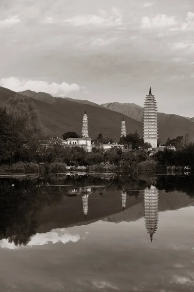 Ősi Pagoda Dali Óvárosában Tavi Reflexióval Napkeltekor Yunnan Kína — Stock Fotó