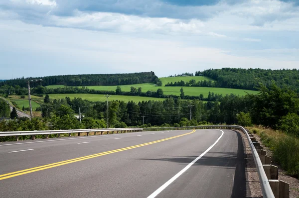 Köy yolunda ve alanları
