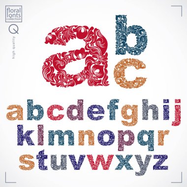 Çiçek desenli harfler yazı tipi kümesi