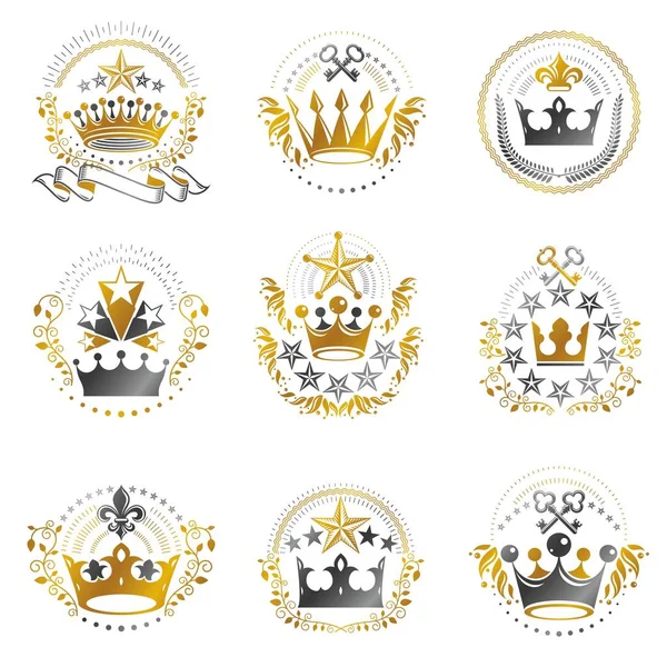 Emblemas decorativos heráldicos con coronas reales — Vector de stock