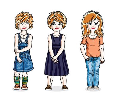 Rahat kıyafetler giyen kızlar.