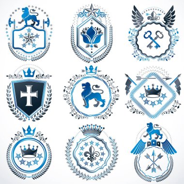 Beyaz üzerine izole edilmiş ve klasik tasarım elementleri, kral tacı, beşgen yıldızlar, cephanelik, vahşi hayvanlar kullanılarak yaratılmış vektör hanedan arması arması..