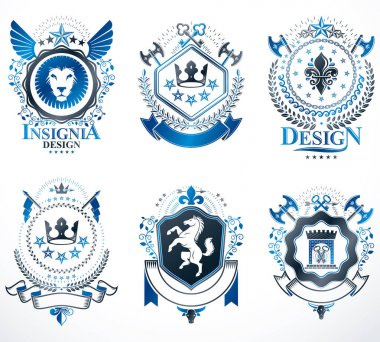 Kron, yıldız, gibi dekoratif öğeler ile oluşturulmuş vektör vintage Amblemler kümesi haçlar, cephanelik ve hayvanlar. Hanedan arması topluluğu.