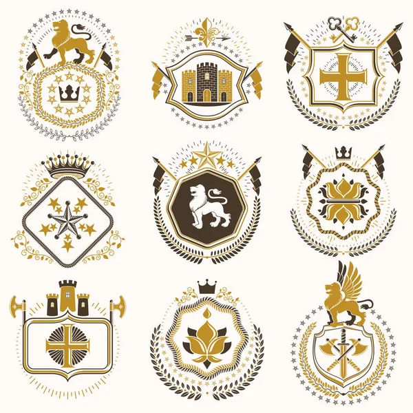 Set Emblemi Vettoriali Araldici Vecchio Stile Illustrazioni Epoca Decorate Con — Vettoriale Stock