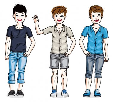 Şık rahat kıyafetler içinde ayakta farklı genç teen şirin çocuklar. Güzel çocuklar çizimler vektör kümesi.