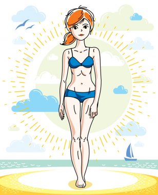 Tropik sahilde poz ve mavi bikini giyen çekici genç Kızıl saçlı kadın.
