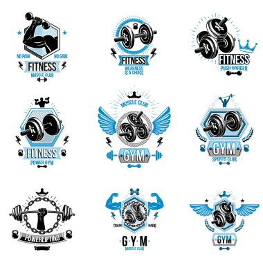Vektör fitness egzersiz Tema Logotype ve halter, barbell, disk ağırlık Spor donatımı ve kaslı sporcu vücut siluetleri ile oluşturulan ilham verici poster koleksiyonu.