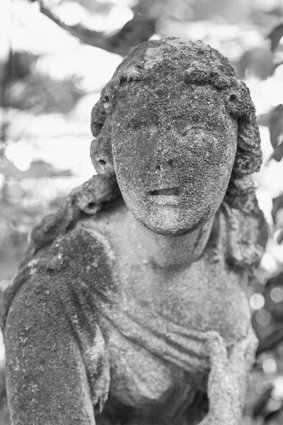 坟墓上的女神像是忧郁症 痛苦和悲伤的象征 — 图库照片