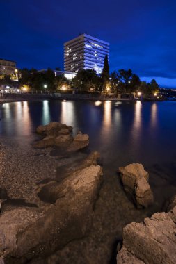 Alacakaranlıkta güzel Akdeniz sahil