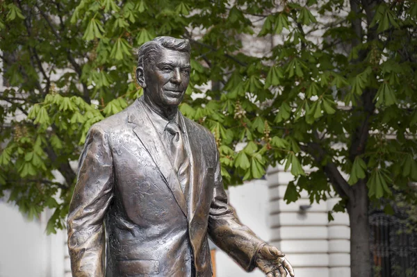 Eski ABD Başkanı Ronald Reagan heykeli