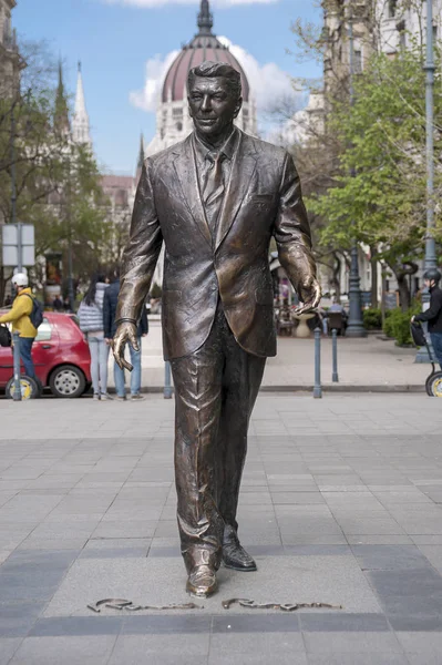 Eski ABD Başkanı Ronald Reagan heykeli