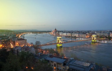 Görünümü Gellert Hill Tuna Nehri'ne ve Budapeşte