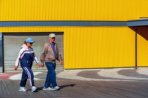 Brooklyn New York Usa October Senior People Walking Biking Coney — Stock Photo, Image