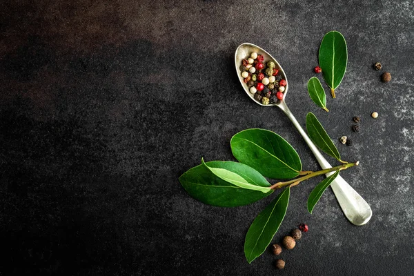 Scuro vintage metallo culinario sfondo vista dall'alto — Foto Stock