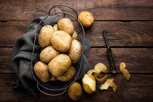 Čerstvé syrové brambory — Stock fotografie