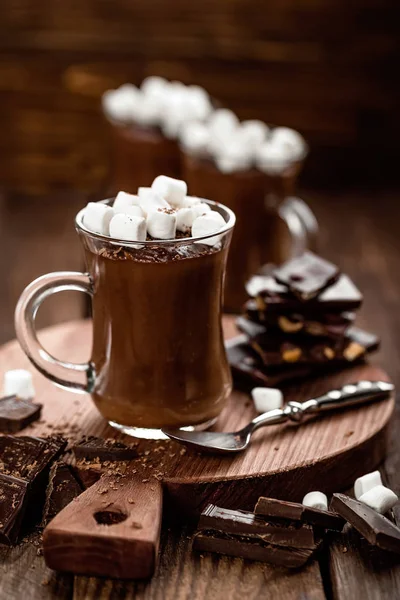 sıcak çikolata tatlı şekerleme ile