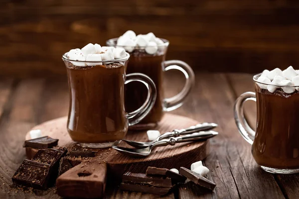 Postre de chocolate caliente con malvaviscos — Foto de Stock