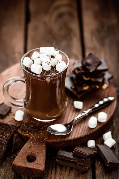 Warme chocolade dessert met marshmallows — Stockfoto