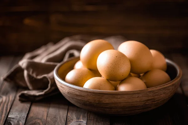 Huevos marrones frescos — Foto de Stock
