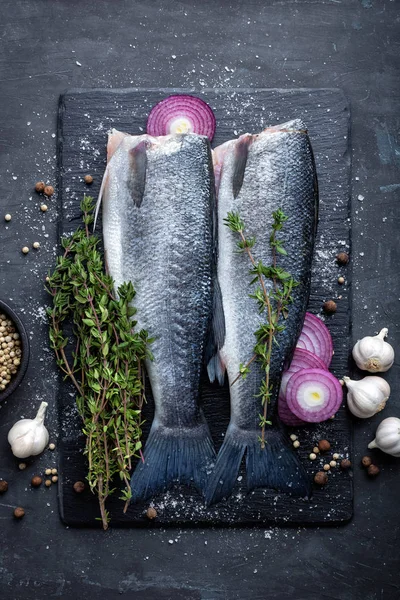 Roher frischer Fisch — Stockfoto