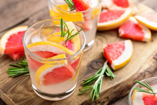 Refreshing drink, grapefruit and rosemary cocktail — Stock Photo, Image