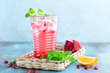 İnfüzyon nar suyu taze limon ve buz