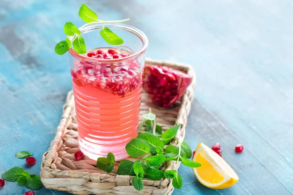 Infused pomegranate water with fresh lemon and ice — Stock Photo, Image