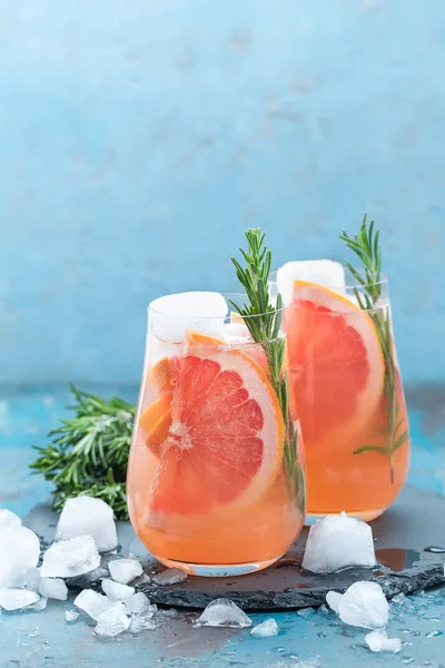 Grapefruit und Rosmarin-Gin-Cocktail — Stockfoto