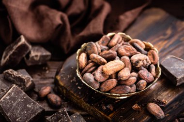 çikolata ve kakao çekirdekleri