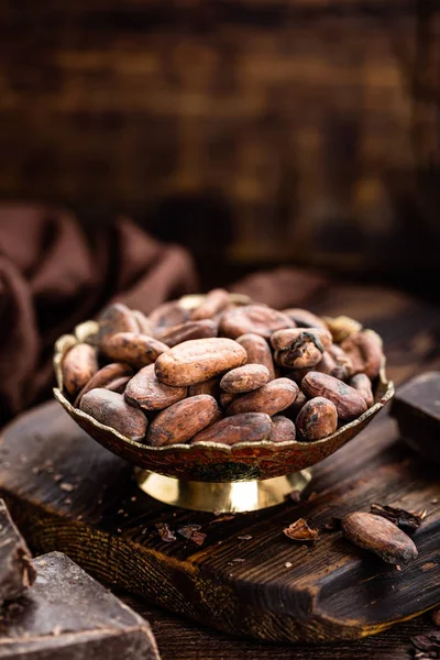 Cacaobonen en chocolade — Stockfoto