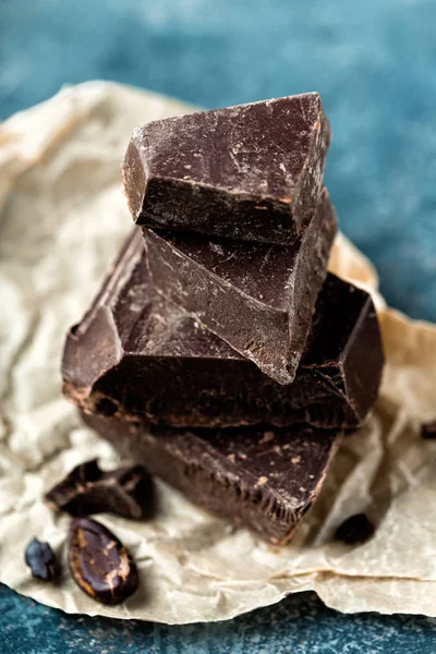 Dark chocolate crushed — Stock Photo, Image