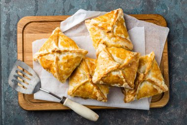 Gevrek puf böreği pies, ev yapımı pişirme