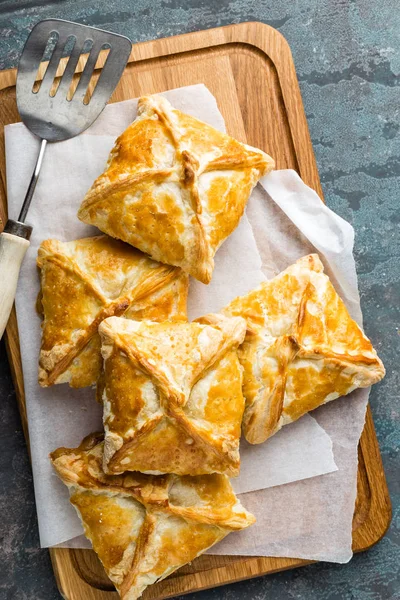 Tortas de massa folhada crocante, cozimento caseiro — Fotografia de Stock