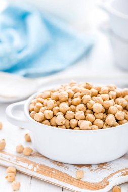 Beyaz arka plan üzerinde nohut