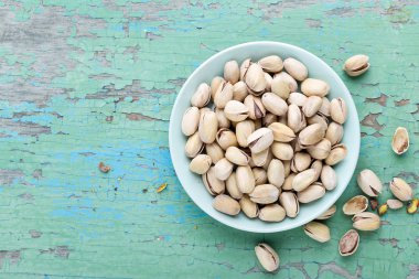 Ahşap arka plan, üstten görünüm fıstık fındık