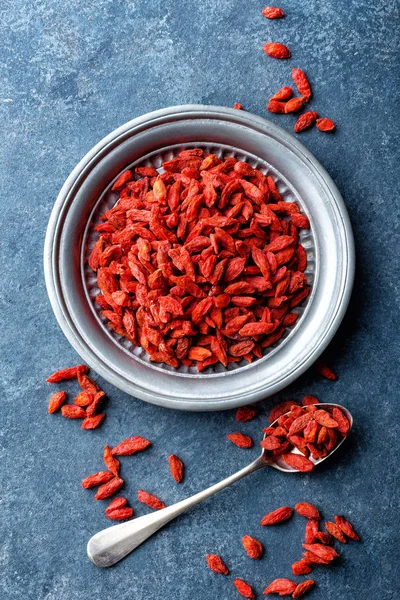 Goji berries on dark background, top view, copy space — Stock Photo, Image