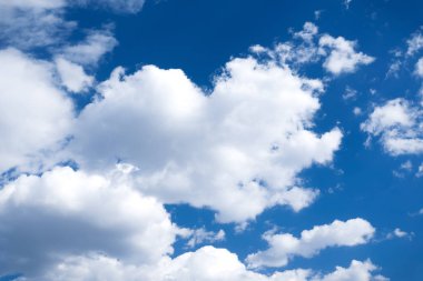 Mavi Gökyüzü ve Bulutlar