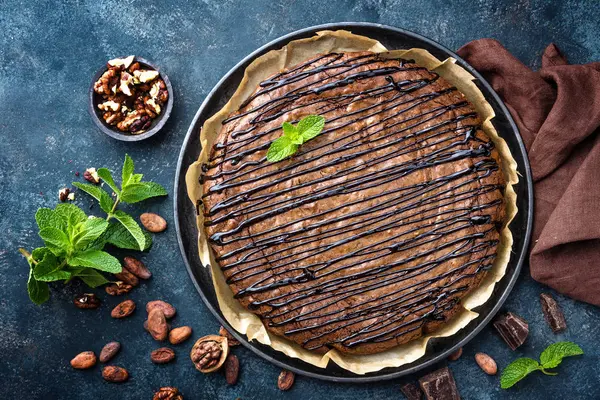 Lahodné čokoládové brownie dort s vlašskými ořechy — Stock fotografie
